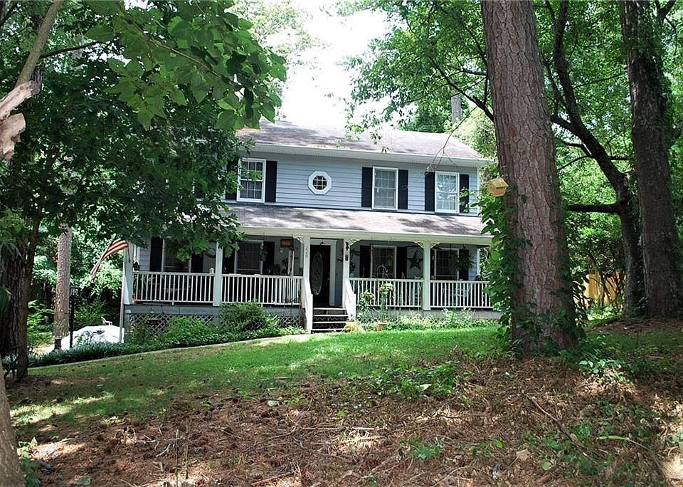 1st image of 220 Lexington Dr