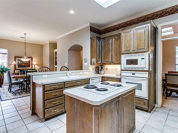 5th image of 2224 Bedford Cir