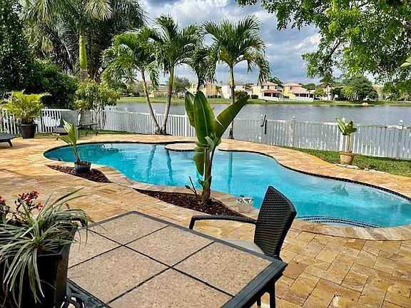 4th image of 1505 NW 159th Avenue