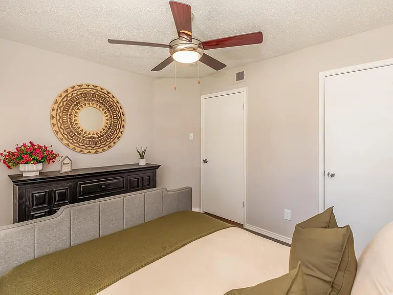 Eagle's Point Apartments — Photo 29