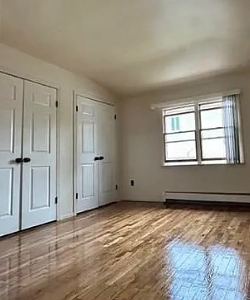 2 bed, 1.0 bath, 3400 sqft, $2,400 — Photo 3