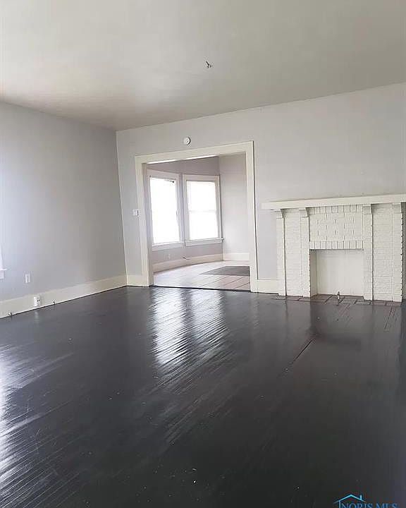 2nd image of 2152 Alvin St