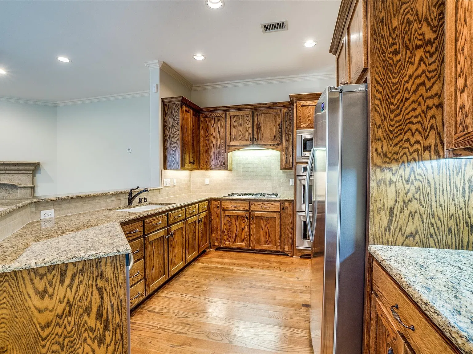 3 bed, 2.5 bath, 2610 sqft, $5,300 — Photo 4