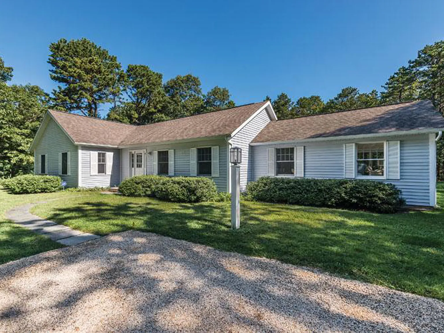 Wainscott Cottage — Photo 2