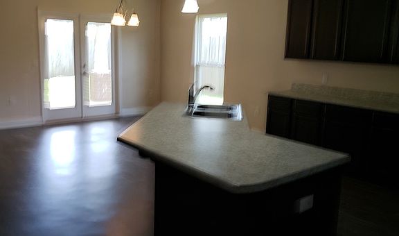 3rd image of 5745 Blackhorse Cir