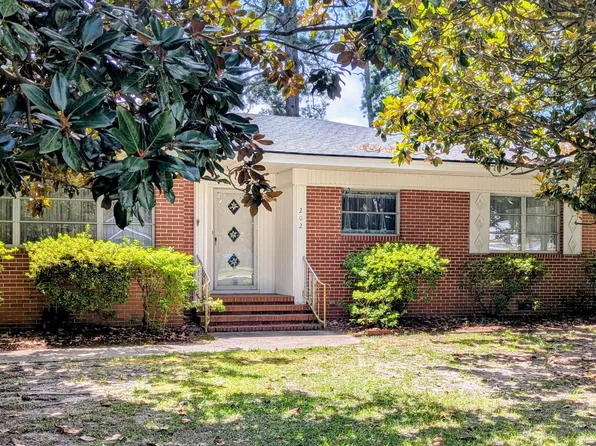 202 E College St, Salemburg, NC 28385