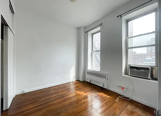 Rented by Kahen Properties | media 9