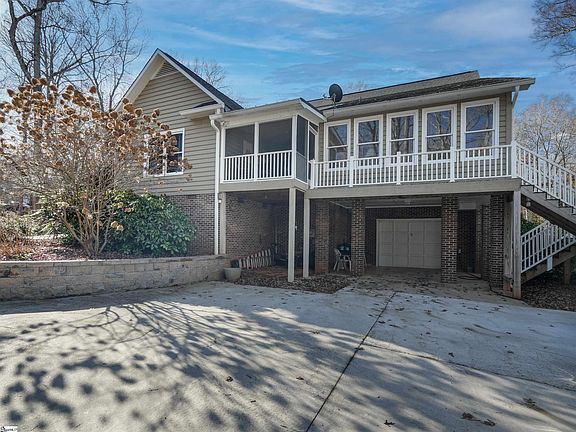 3rd image of 201 Valley Oak Dr