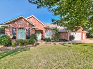 1108 Outabounds Dr, Edmond, OK 73034