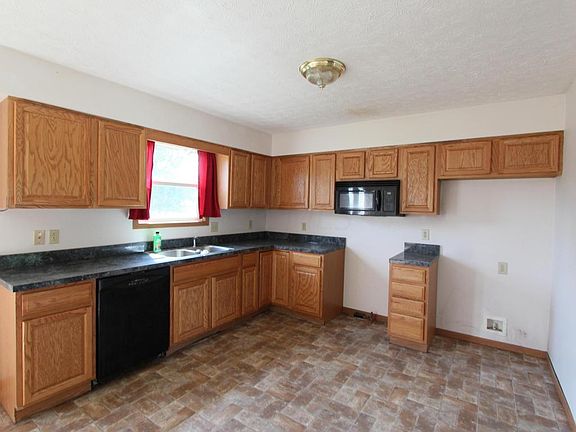 4th image of 225 Olive St