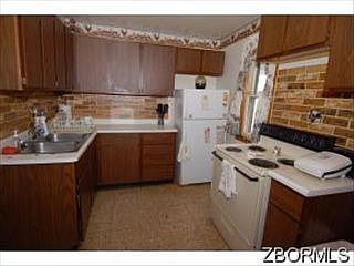 3rd image of 939 Fess St