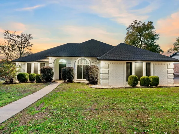 679 Pine Valley Dr, Paris, TX 75462