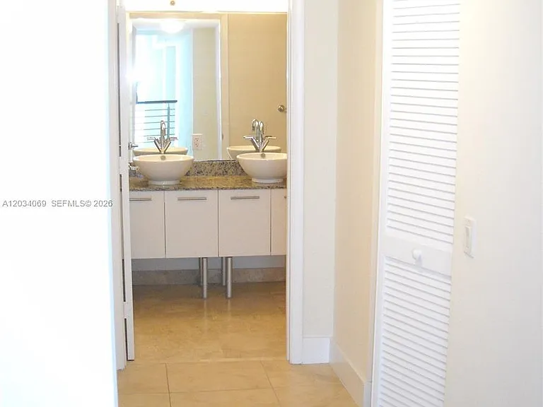 41 SE 5th St #911 — Photo 38