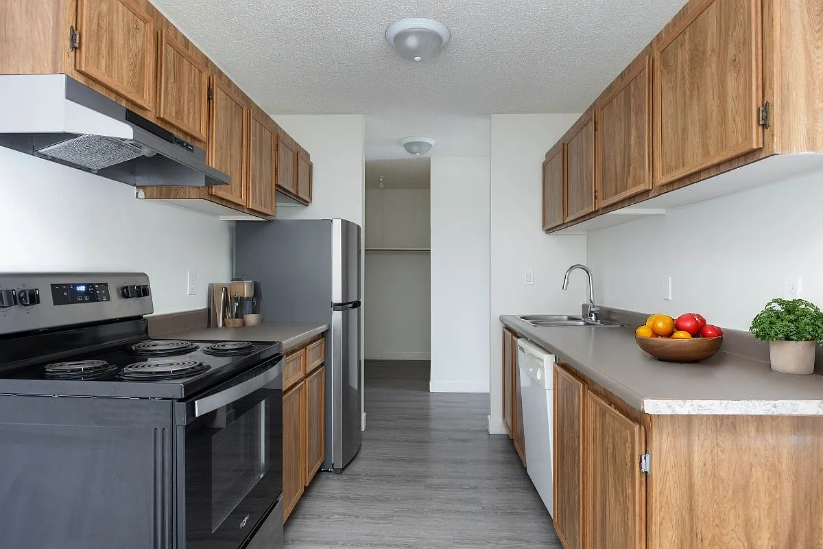 Chanteclair Apartments — Photo 2