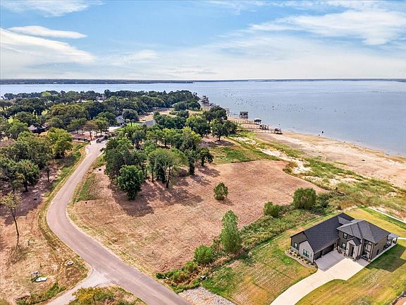 3rd image of 766 Sunset Ct
