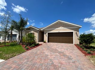 3943 Coneflower St, Alva, FL 33920