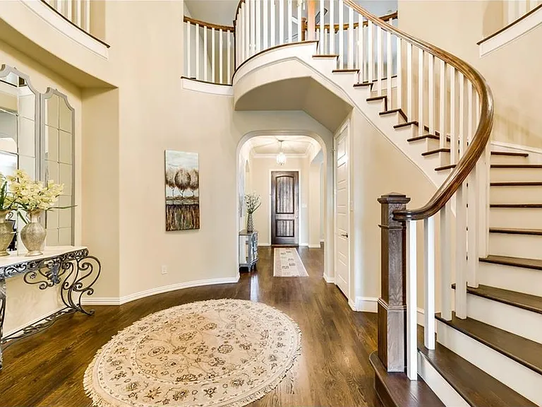 917 Pleasant View Dr — Photo 3