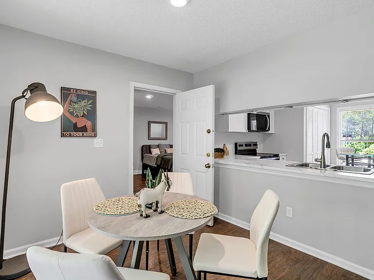 38 Shore Dr — Photo 4