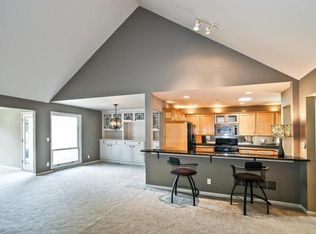 2338 W Cumberland Ct, Mequon, WI 53092