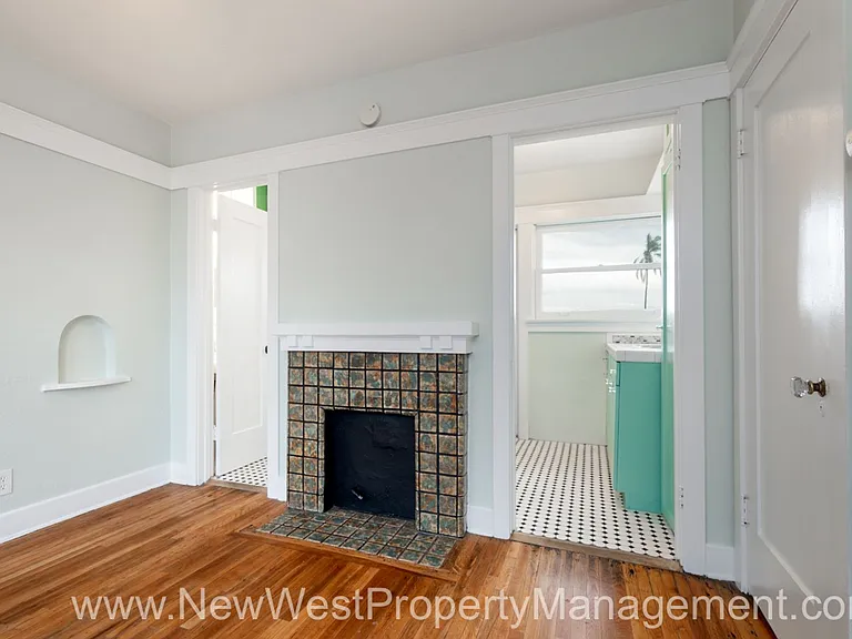 2419 Market St #B — Photo 9