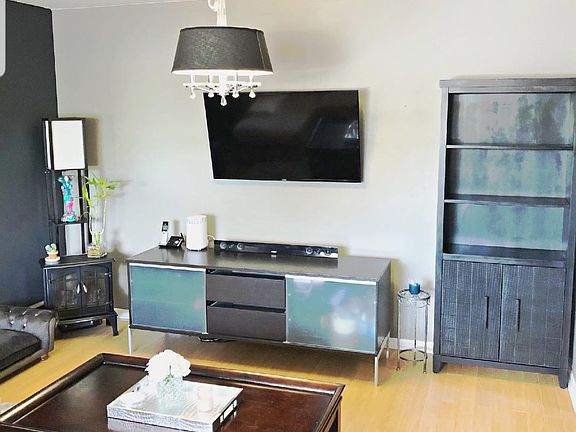 4th image of 731 Belleville Ave #24