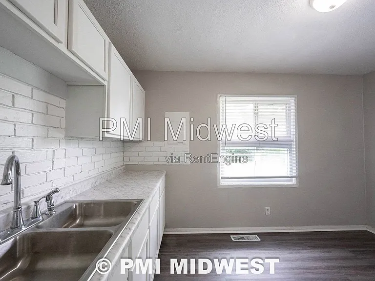 4939 Katherine Dr — Photo 10