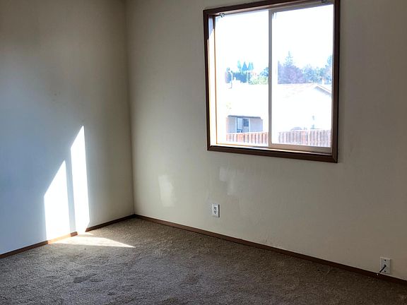 4th image of 2455 SE 53rd Ave