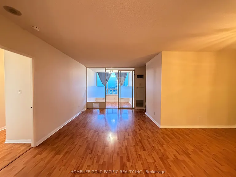 88 Corporate Dr #Penthouse 17 — Photo 10