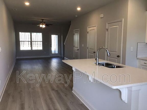 2nd image of 1215 Vail Dr