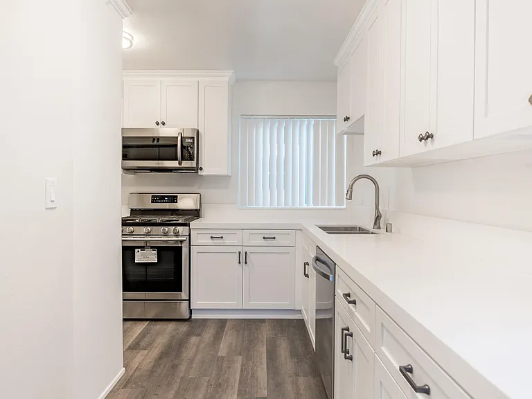 12659 Moorpark St #12 — Photo 6