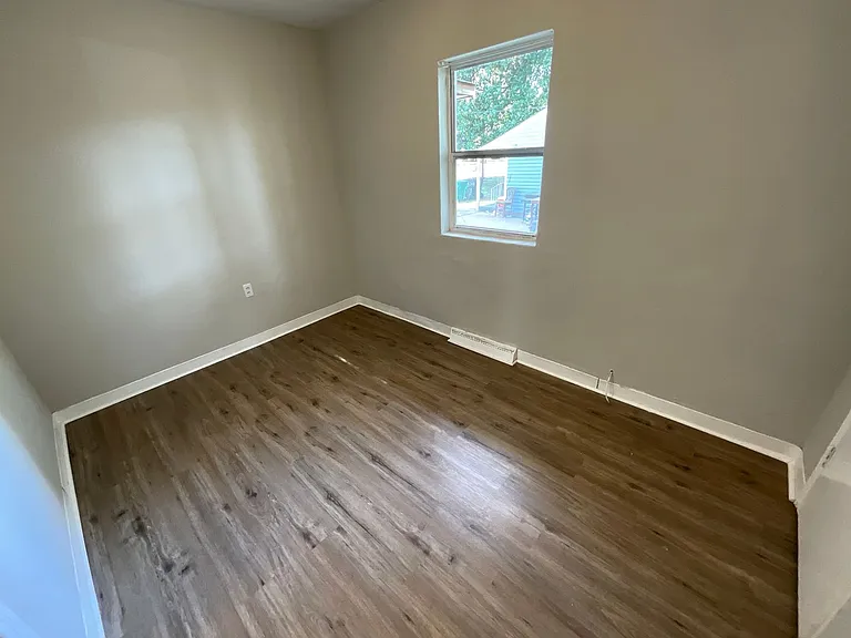 509 Ashburn St — Photo 9