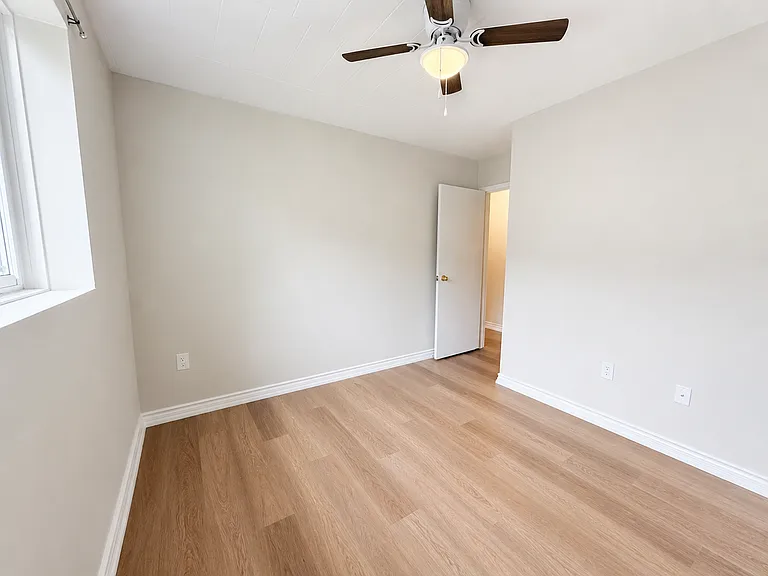 19 Empire St #8 — Photo 13