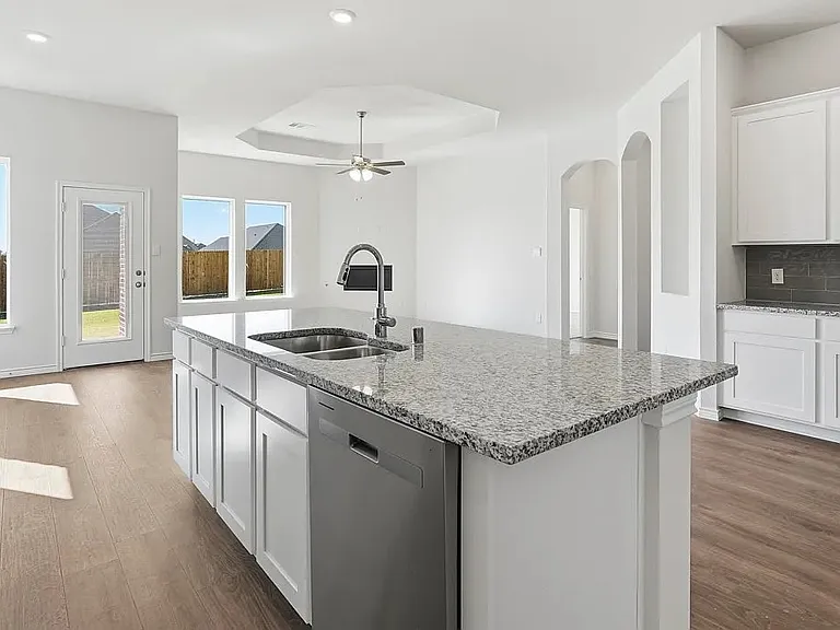 8428 Radiant St — Photo 2