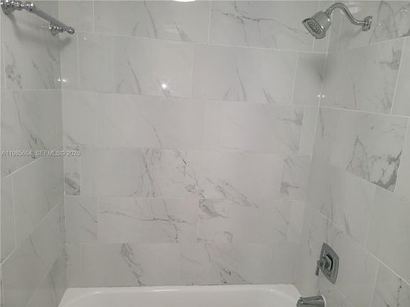 4th image of 14389 Kendale Lakes Cir