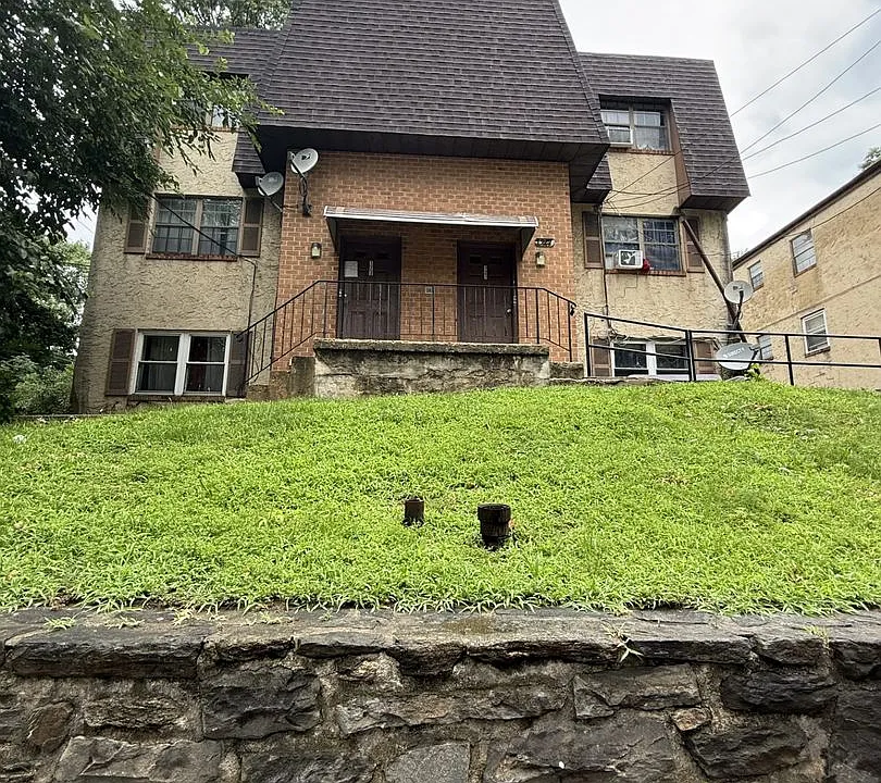 121 Main St