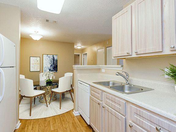 3rd image of 614 N Water Ave #3051016