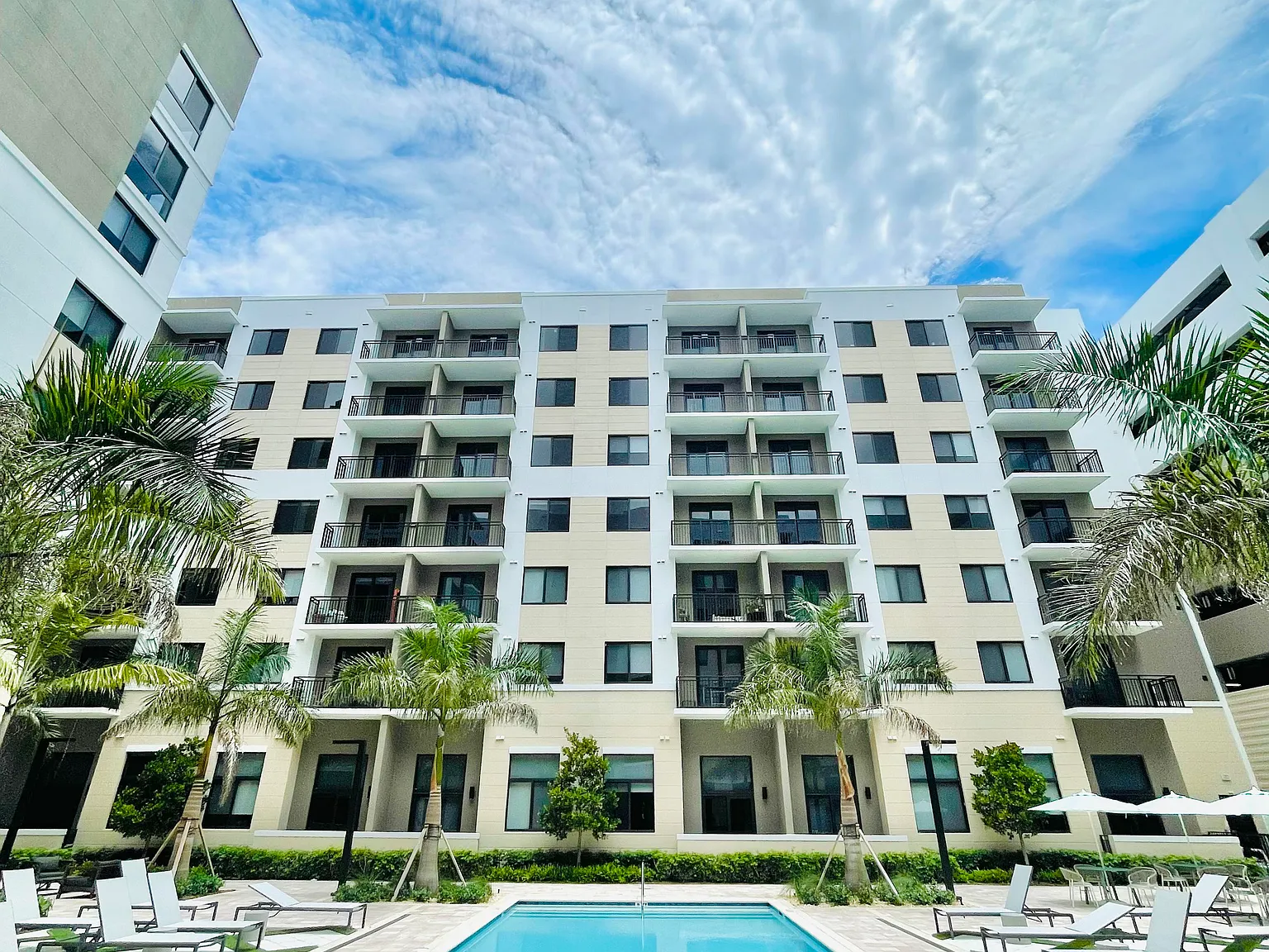 Bay Pointe Apartments — Photo 1