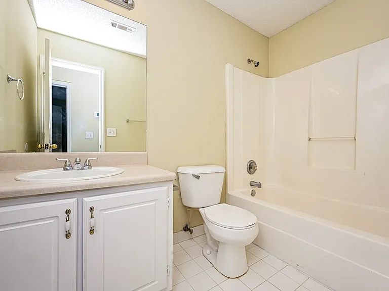 190 Windsor Cir — Photo 13