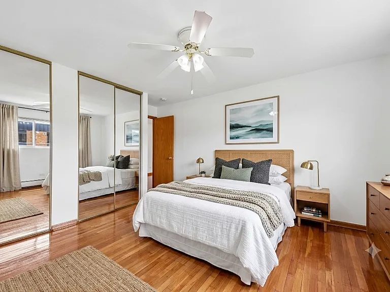 Park Ridge - Furnished Bedroom w Mirrors