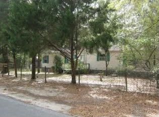 12 Northeast Ave, Trenton, FL 32693