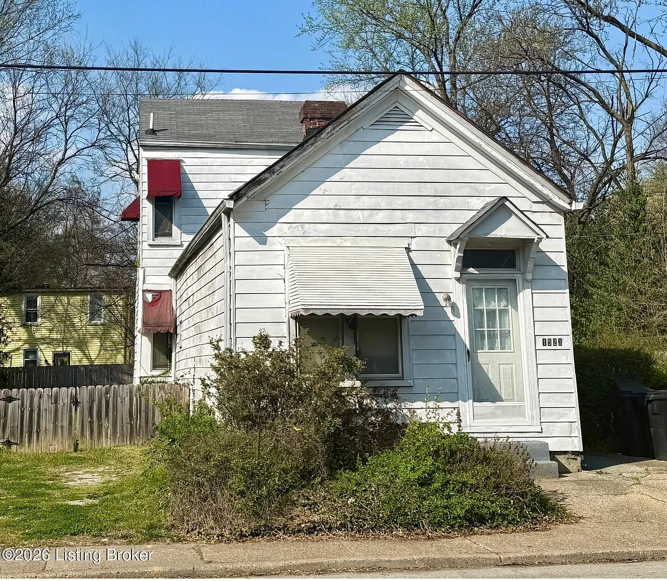 1523 W Oak St photo 1
