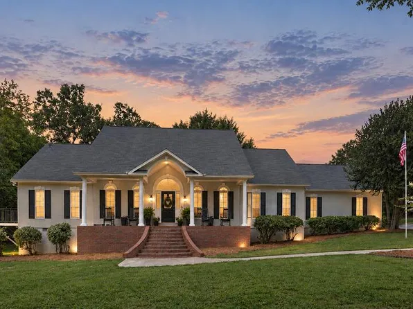 411 Pebble Beach Dr, Eufaula, AL 36027