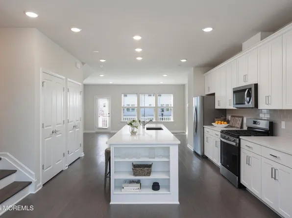 4 Driftwood Cir, Oceanport, NJ 07757