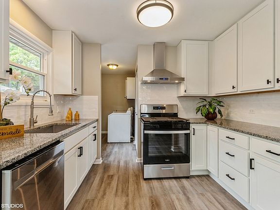 2nd image of 36658 N Beverly Ave