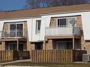 4512 Kings Walk Dr, Rolling Meadows, IL 60008