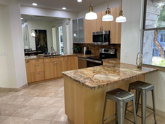 4th image of 15221 N Clubgate Dr Unit 2121