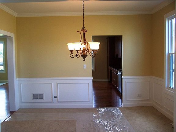 3rd image of 1412 Blume Dr