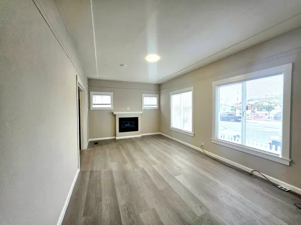 5255 Bancroft Ave, Oakland, CA 94601