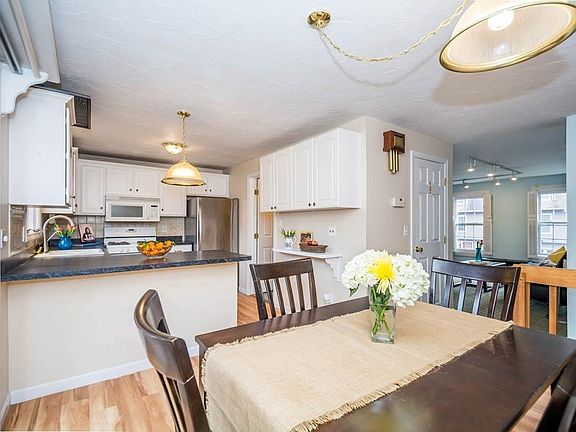 4th image of 75 Heritage Dr #75