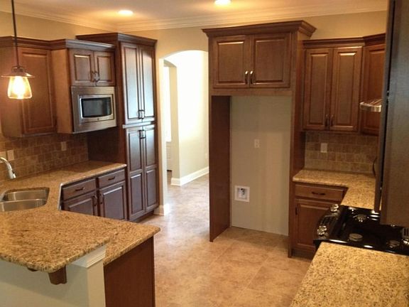 4th image of 622 Mimosa Ave